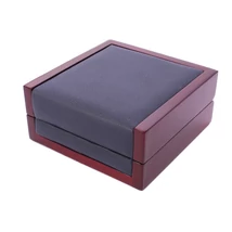 Luxus órás doboz - Fa és fekete műbőr