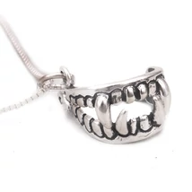 Ezüst "Mozgatható Tigris Fogak" Medál Lánccal