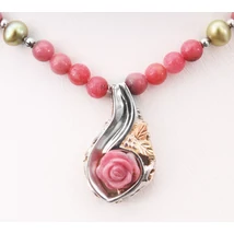 Rodonit és Igazgyöngy Nyaklánc Ezüst Medállal és 12 Karátos Arannyal Rodonit és Igazgyöngy Nyaklánc Ezüst Medállal és 12 Karátos Arannyal