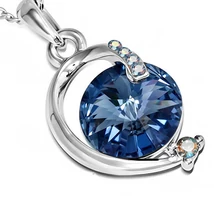 Fehér Arany Bevonatú Medál Kristályokkal