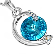 Fehér Arany Bevonatú Medál Kristályokkal