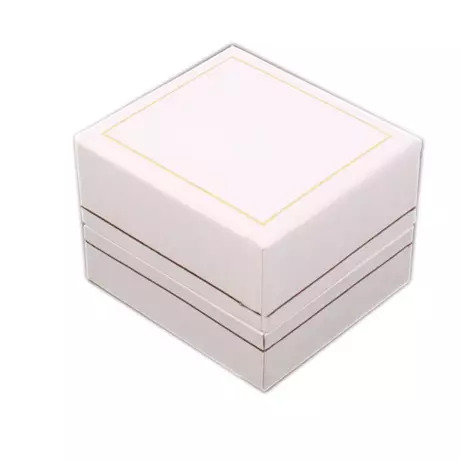 Gyűrűs doboz - Fehér műbőr arany csíkkal