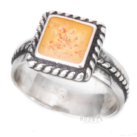 Ezüst Gyűrű Narancsszínű Spiny Drágakő Intarziával és Fonott Díszítéssel